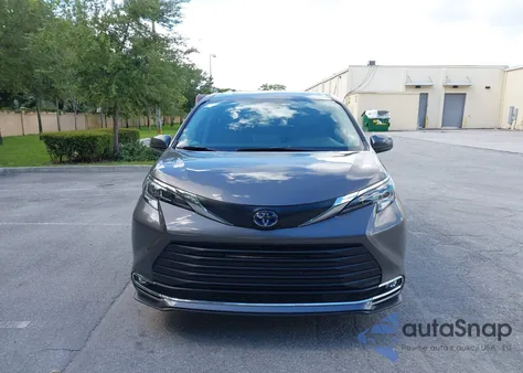 2024 Toyota Sienna Xle z USA, uszkodzony, nr VIN 5TDJRKEC1RS204762